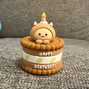 smoko friends birthday cake blind box - Hank Yeti Choco banana cake